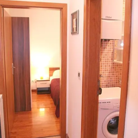 Rona Una Appartement *